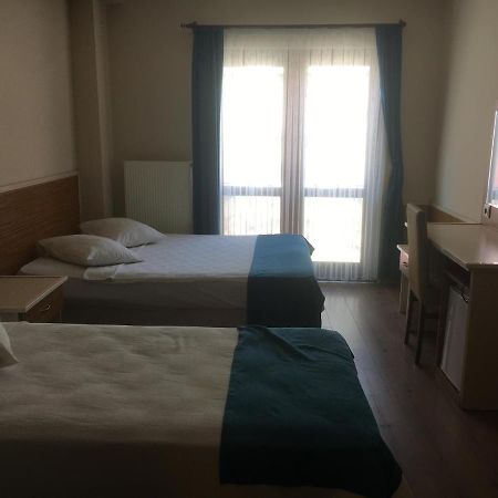 Oezguer Hotel Trabzon Bagian luar foto