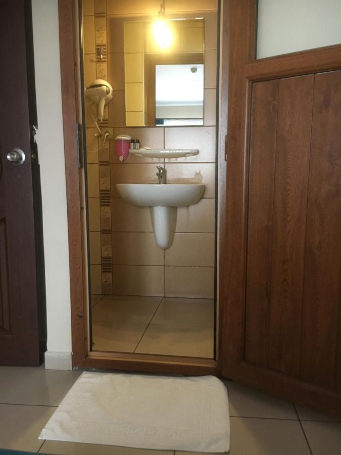 Oezguer Hotel Trabzon Bagian luar foto