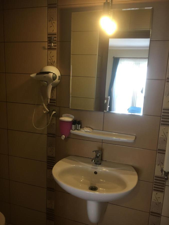 Oezguer Hotel Trabzon Bagian luar foto